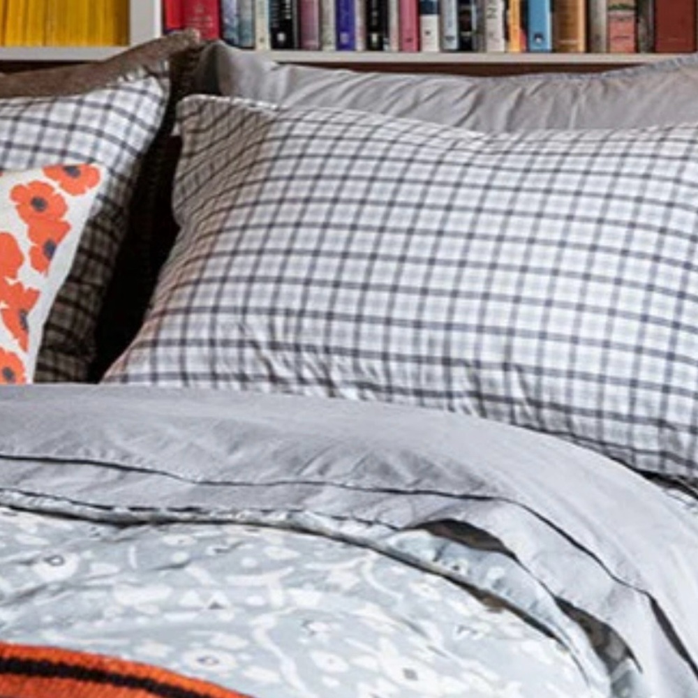 Cimini Portugal Cotton Woven Hand made Duvet Cover Reg. $299 - Picture 3 of 4